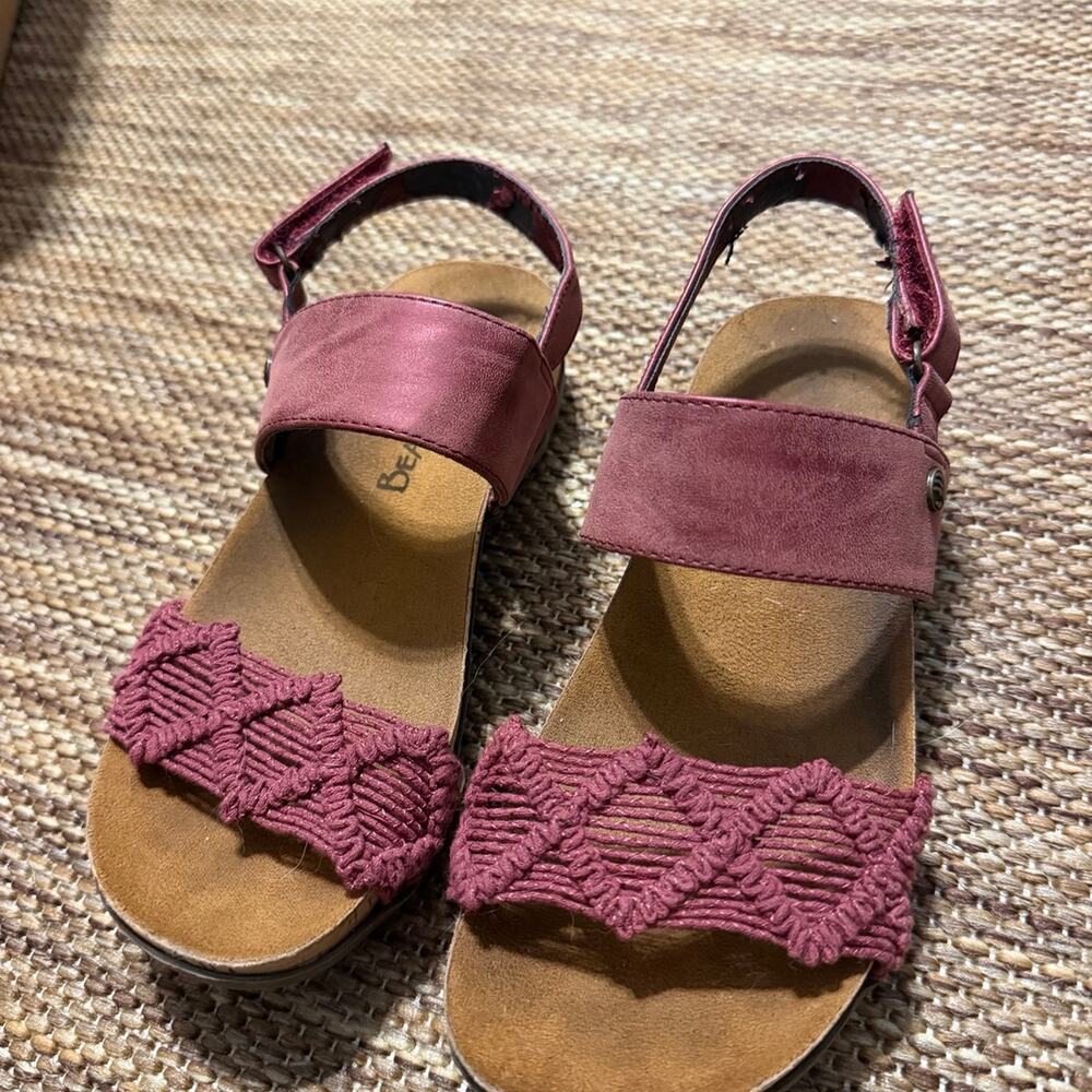 Bearpaw Women's Red Woven Strap Sandals
